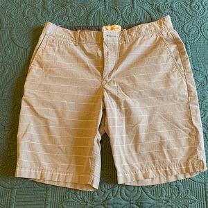 Shorts 🩳 gray and white w 32 x 9 inseam